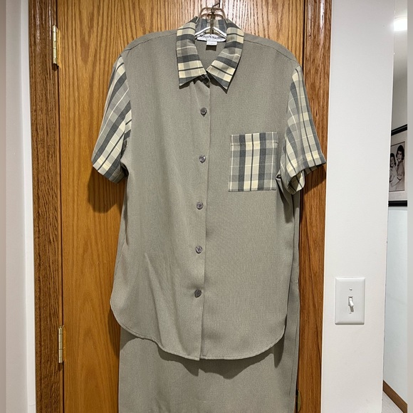 2Pc top and skirt - Picture 1 of 7